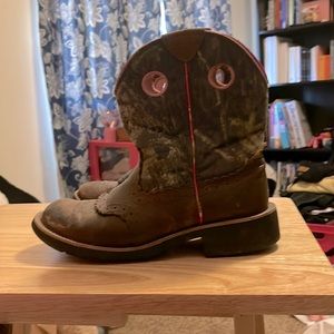 They are in great condition, barely worn, cowgirl boots, hard toe area